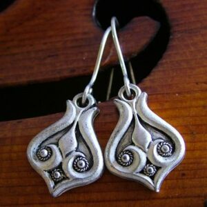 Szemes tulipán fülbevaló (ezüstözött)